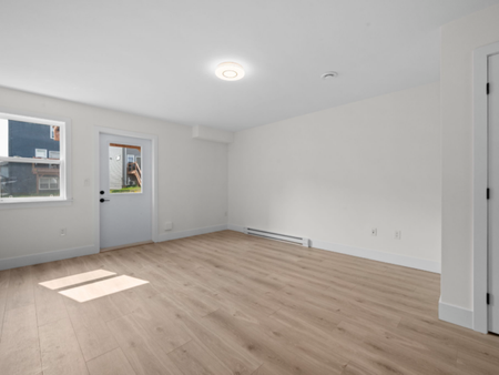 STUNNING EXECUTIVE TOWNHOUSE 3 BR + 3.5 BATH |122 TYLER STREET, ELMSDALE - Photo 5