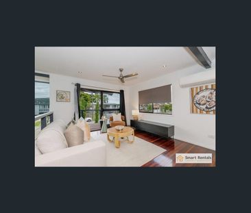 Modern Family Living in Central Kirwan - Photo 1