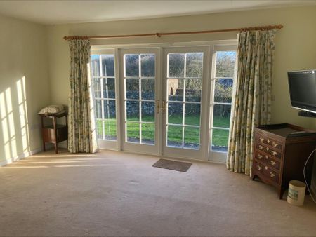 4 bedroom detached house to rent - Photo 2