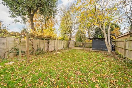 4 bedroom flat to rent - Photo 5