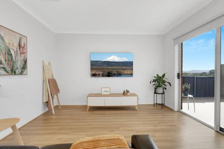 “AMAZING FAMILY HOME” - Photo 3