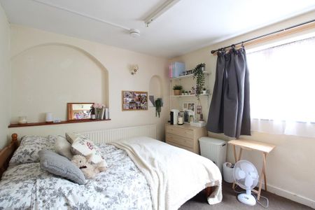 5 bedroom semi-detached house to rent - Photo 3