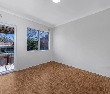 FULLY RENOVATED, TWO BEDROOM APARTMENT! - Photo 6