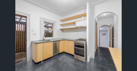 Classic Semi with Character - Photo 5