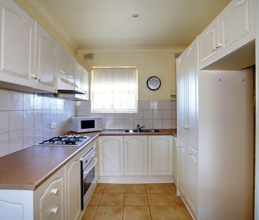 Bright, Spacious & Convenient 2-Bedroom Unit in Prime Location - Photo 2