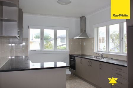 Discover your new home in the heart of Mount Roskill, Auckland! - Photo 2