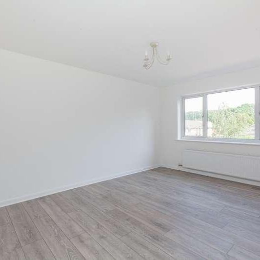Lambourne Road, Chigwell, IG7 - Photo 1