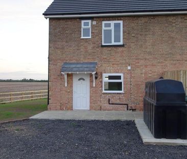 3 bedroom semi-detached house to rent - Photo 2