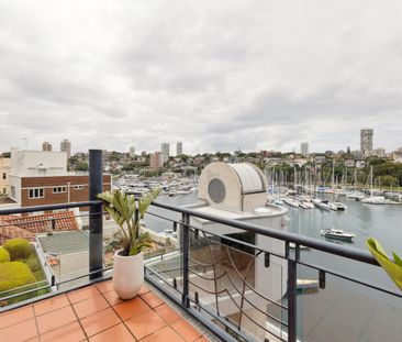 Direct waterfront top floor corner apartment - Photo 6