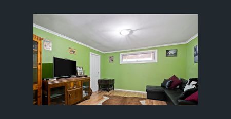 Family Home with 4 bedrooms , 2 Toilets, Refrigerated cooling and Solar Panels !!!! - Photo 2