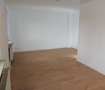 Helle und renovierte 2 Zimmer Wohnung - Photo 1