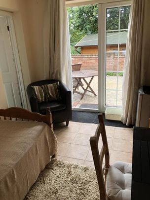 SELF CONTAINED STUDIO ROOM WITH OWN ENTRANCE - Photo 1