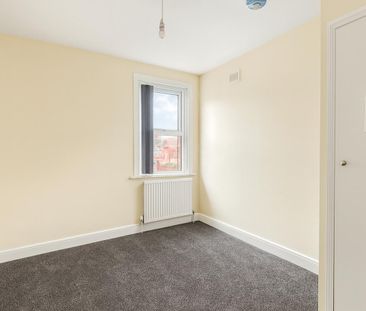 4 bedroom semi-detached house to rent - Photo 5