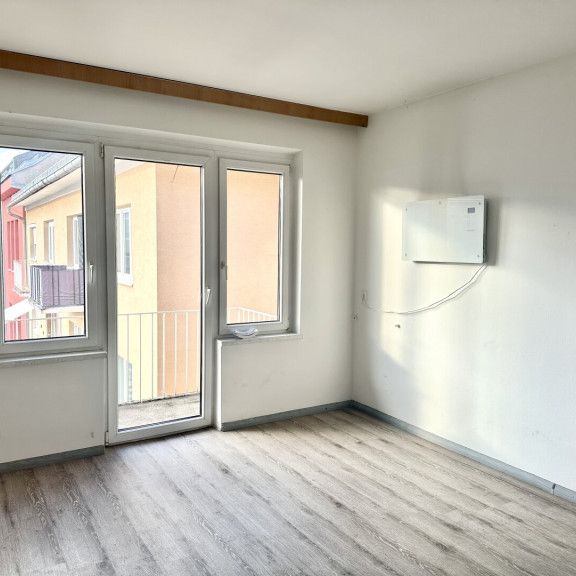 Gemütliche 2-Zimmer-Wohnung mit Balkon und Stadtblick im Zentrum von Knittelfeld! - Photo 1