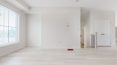 For Lease - 10 Seacoasts Circle, Vaughan, Ontario - Photo 5