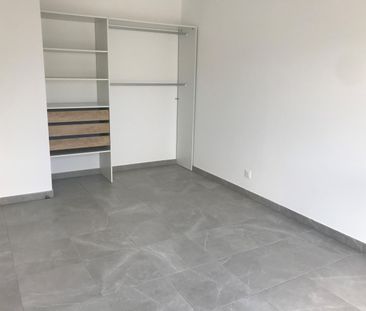 location Appartement T2 DE 38.5m² À ARLES - Photo 2
