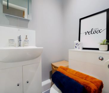 5 Bed Top Floor Ensuite - Photo 1