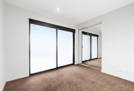 Modern 2-Bedroom Apartment with Leafy Views & Premium Amenities - Photo 5