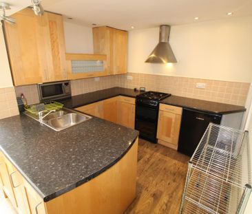 2 bedroom terraced house to rent - Photo 4