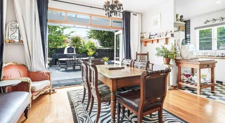 Lovely Family Home on River Road - Photo 4