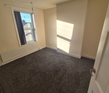 2 Bed Terraced House, Upper Clara Street, S61 - Photo 4