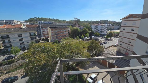 Arrendamento T3 com Garagem | Boas Áreas | Bairro de Santa Apolónia - Photo 1