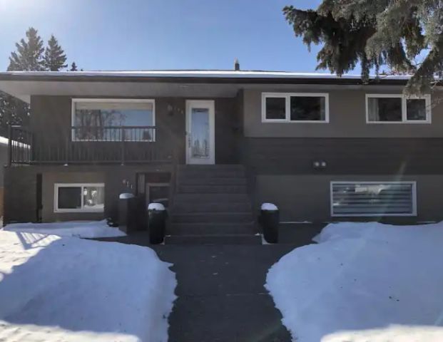 Great Renovated Bungalow, Amazing Yard, Inner City, Utilities Included | Calgary - Photo 1