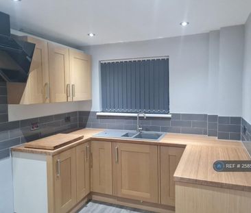 3 bedroom semi-detached house to rent - Photo 4