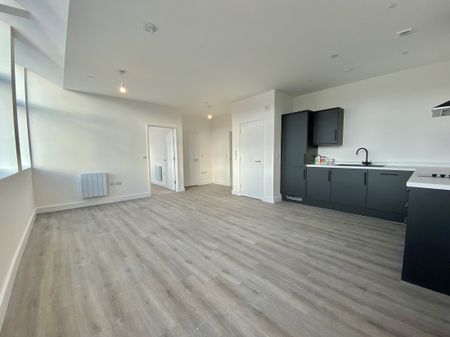 Peterborough - Photo 2