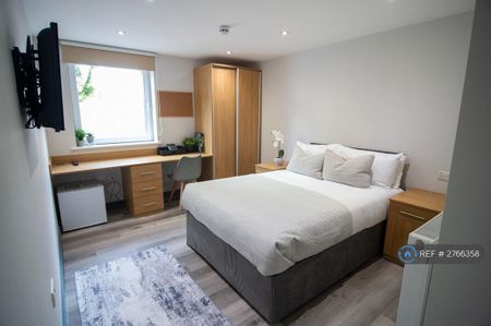 1 bedroom in a house share to rent - Photo 3