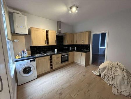 Ground Floor Flat, Quadrant Road, Thornton Heath, Surrey, CR7 - Photo 3