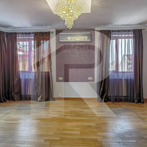 Spațiu profesional cu caracter într-o vilă individuală - Fotografie 1