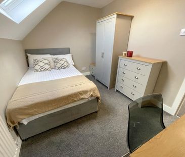 6 bedroom terraced house to rent - Photo 5