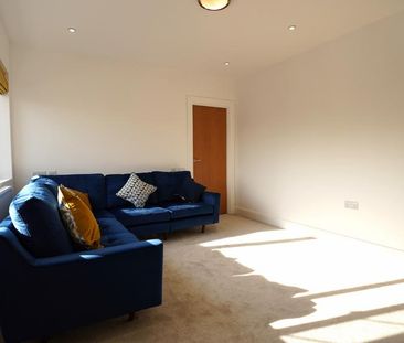 3 bedroom flat to rent - Photo 5