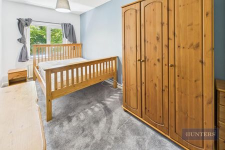 5 bedroom House To Let - Photo 4