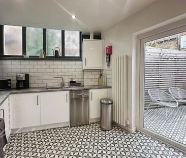 2 bedroom end of terrace house to rent - Photo 5