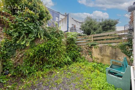 4 bedroom terraced house to rent - Photo 3