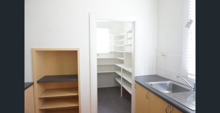 Freshly Painted - Stones Throw From Pakington Street. - Photo 5