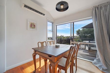 Picture-Perfect Orakei Cottage - Photo 3