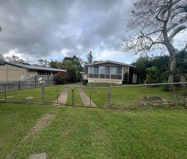 Recently Renovated - Family Home in Margate - Photo 5