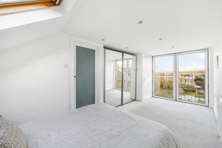 4 bedroom house in London - Photo 4