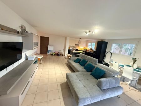 Beautiful 4.5-room bright apartment with large balcony in Lucens - Photo 2