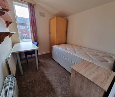 5 Bed Student Accommodation - Photo 3
