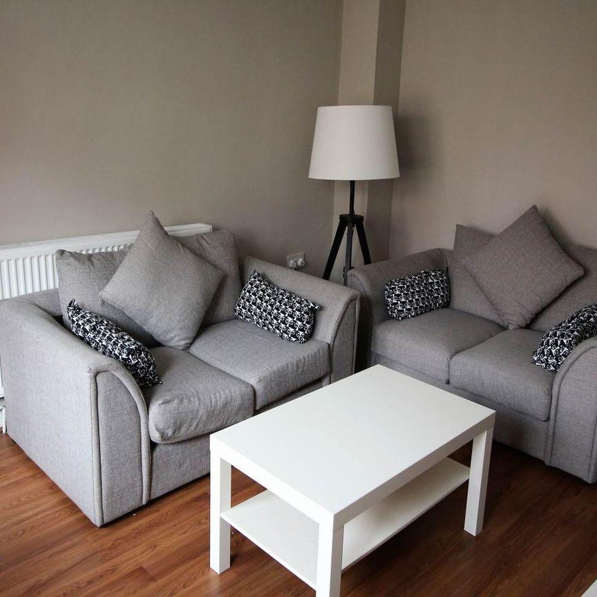 Knowle Road (Room 5), Burley, Leeds - Photo 1