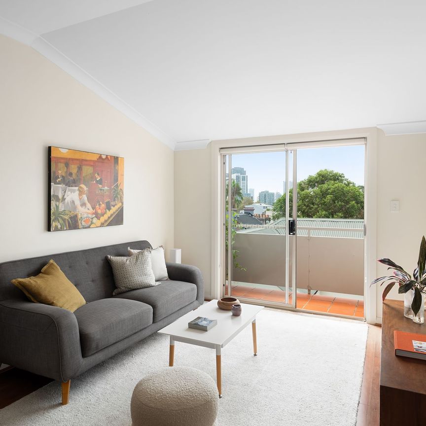 20/124 Redfern Street, - Photo 1