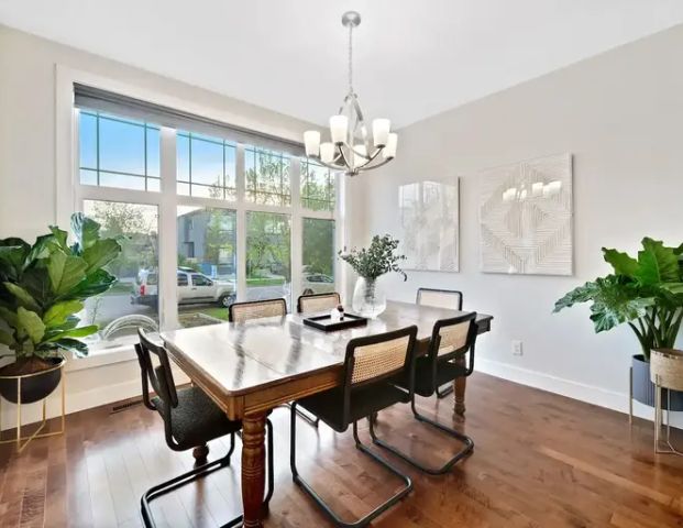 Stylish 5 Bedroom Executive Rental 3mins from Downtown | 420 7A Street Northeast, Calgary - Photo 1