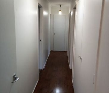 3 bedroom 2 bathroom family home - Photo 5