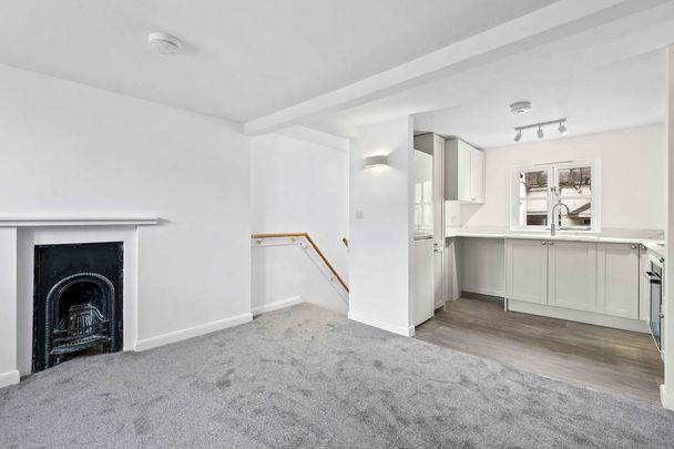 2 bedroom terraced house to rent - Photo 1