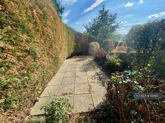 5 bedroom detached house to rent - Photo 1