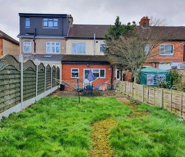 3 Bed Terraced House, Whites Avenue, IG2 - Photo 3